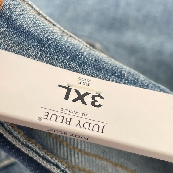 Judy Blue Mid-Rise Classic Cuffed Denim Shorts - Medium Wash, 3XL, NWT - Picture 12 of 16